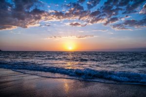 Un atardecer en la playa para un artículo de Vivir en Astrológico.