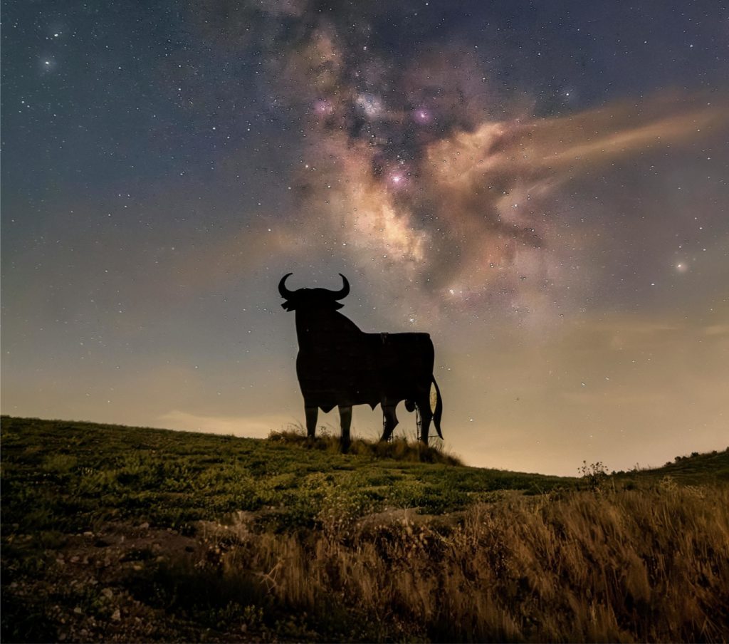 El toro de Osborne para un artículo de Vivir en Astrológico.