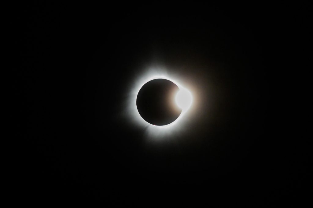 Imagen de un eclipse para un artículo de Vivir En Astrológico.