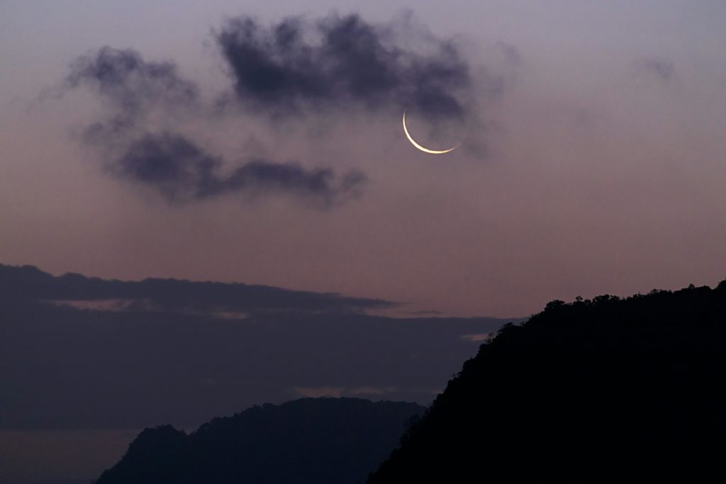 Foto de una Luna Nueva para un artículo de Vivir En Astrológico.