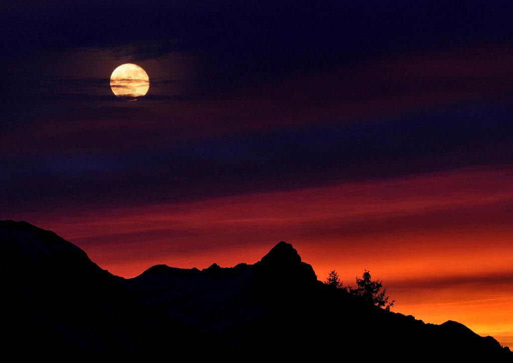 Foto de una Luna Llena para un artículo de Vivir En Astrológico.