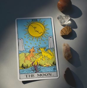 Imagen del arcano de El Sol para un artículo de Vivir En Astrológico.