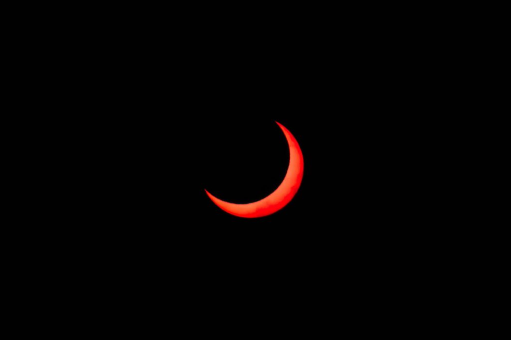 Foto de una luna nueva para un artículo de Vivir En Astrológico.