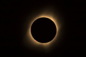 Imagen de un eclipse para un artículo de Vivir En Astrológico.