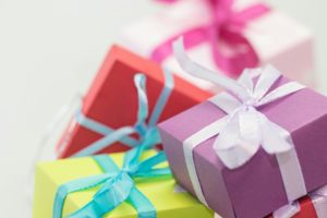 Foto de unos regalos para un artículo de Vivir En Astrológico.