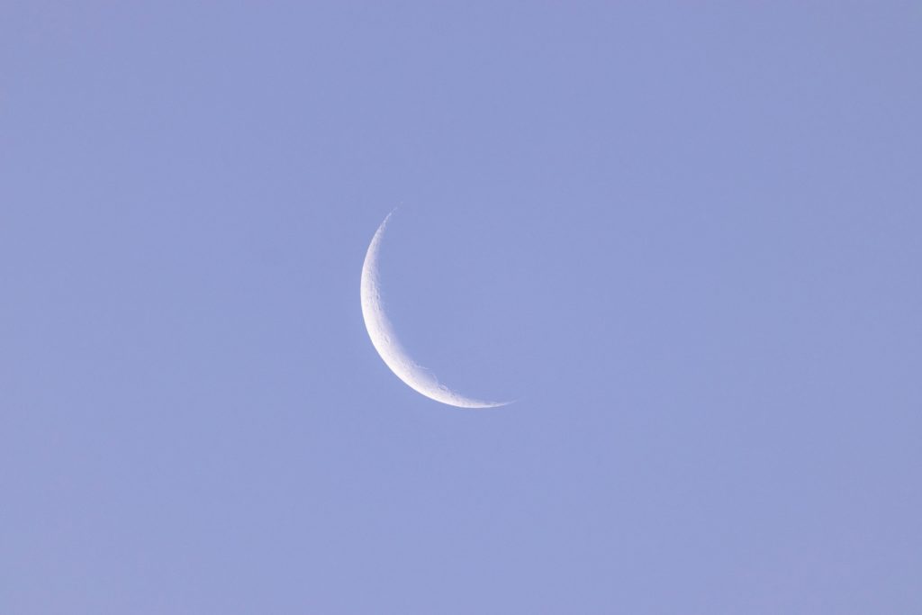 Foto de una Luna Nueva para un articulo de Vivir En Astrológico.