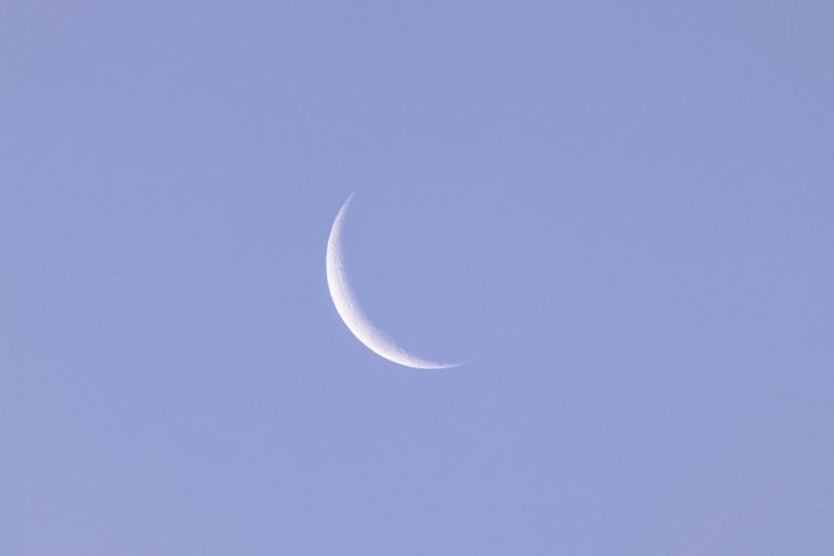 Foto de una Luna Nueva para un articulo de Vivir En Astrológico.